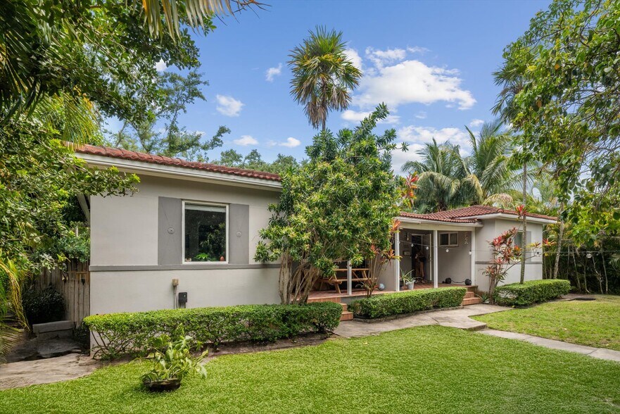 11105 NE 9th Ave, Biscayne Park, FL à vendre - Photo de l’immeuble – Image 2 sur 9