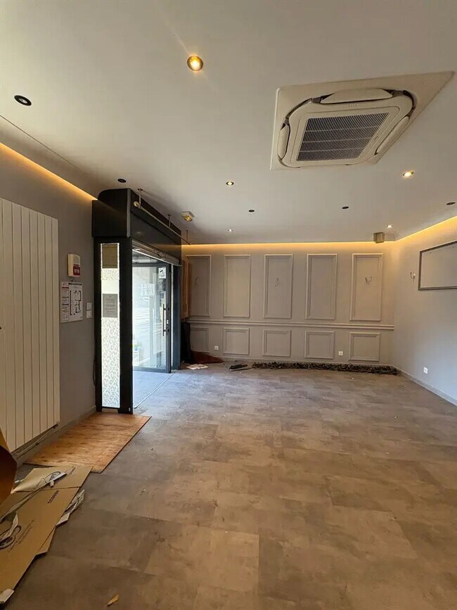 Plus de détails pour Local commercial à louer