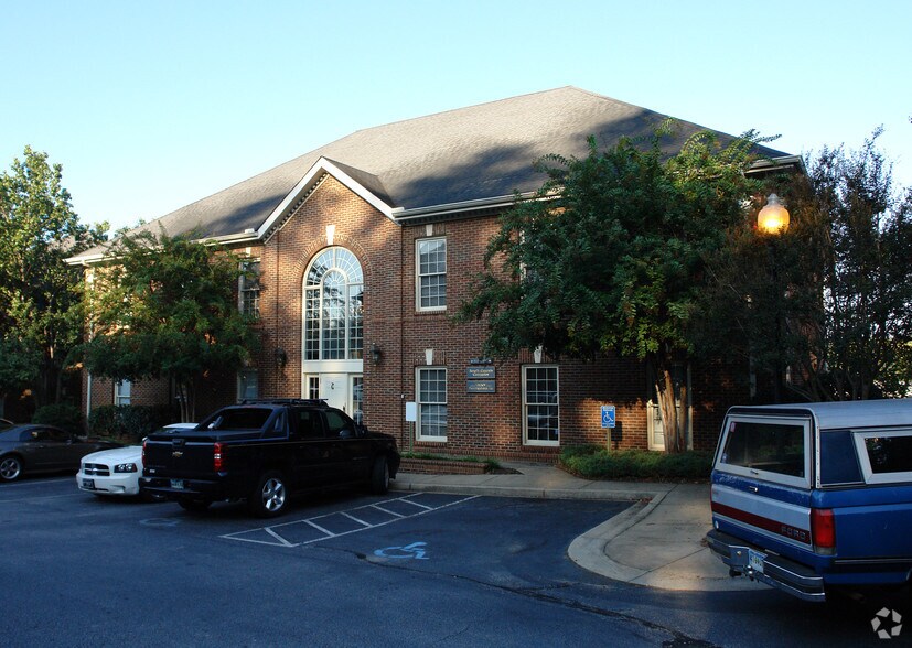 109C Laurens Rd, Greenville, SC à louer - Photo de l’immeuble – Image 3 sur 16