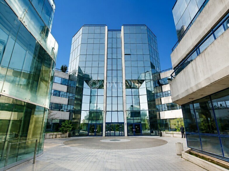 22 Quai Gallieni, Suresnes à louer - Photo de l’immeuble – Image 1 sur 7