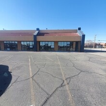 3333 Yarbrough Dr, El Paso, TX à louer Photo de l’immeuble– Image 1 sur 9