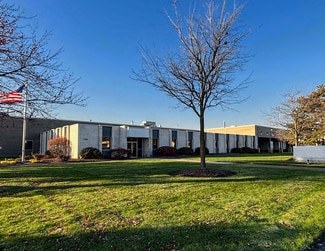 Plus de détails pour 15501 Industrial Pky, Cleveland, OH - Industriel/Logistique à vendre