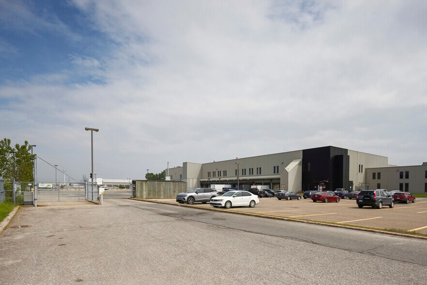 4141-4149 Autoroute 440, Laval, QC à louer - Photo de l’immeuble – Image 3 sur 20