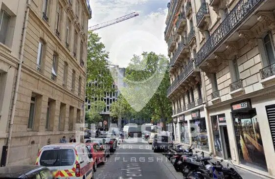 Local commercial dans Paris à louer - Photo de l’immeuble – Image 2 sur 2