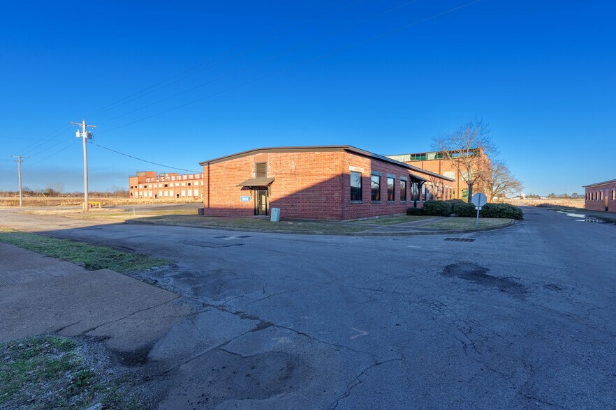 415 Franklin D Roosevelt Dr, Muscle Shoals, AL à louer - Photo de l’immeuble – Image 2 sur 30