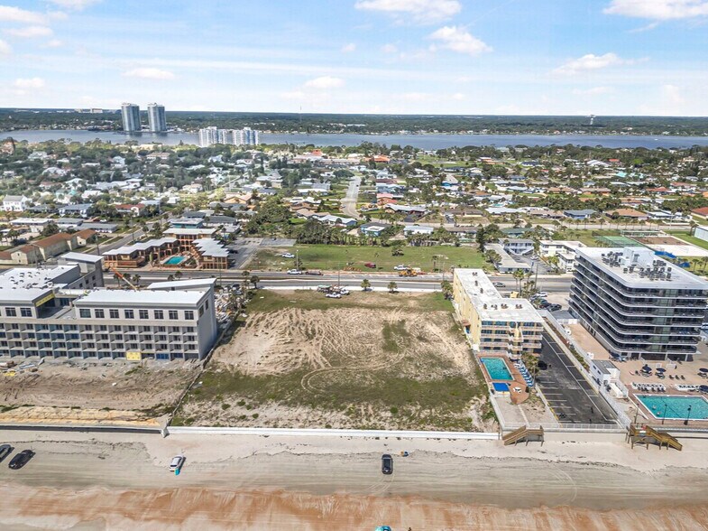 1012 Atlantic Ave, Daytona Beach, FL à vendre - Photo principale – Image 1 sur 38