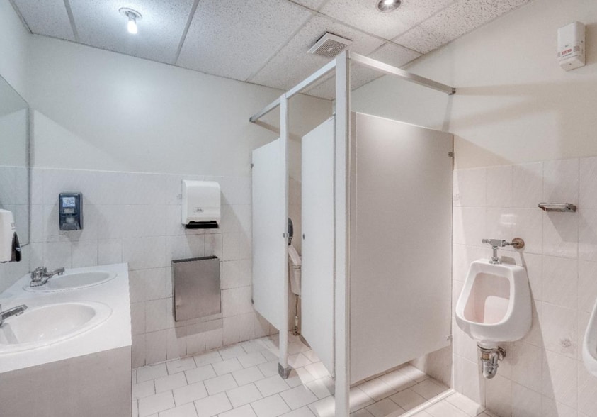 2135-2137 Rue Crescent, Montréal, QC à vendre - Photo intérieure – Image 2 sur 5
