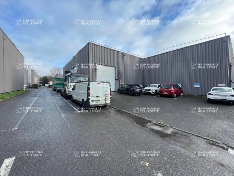 Local d'activités dans Bondoufle à vendre - Photo de l’immeuble – Image 1 sur 9