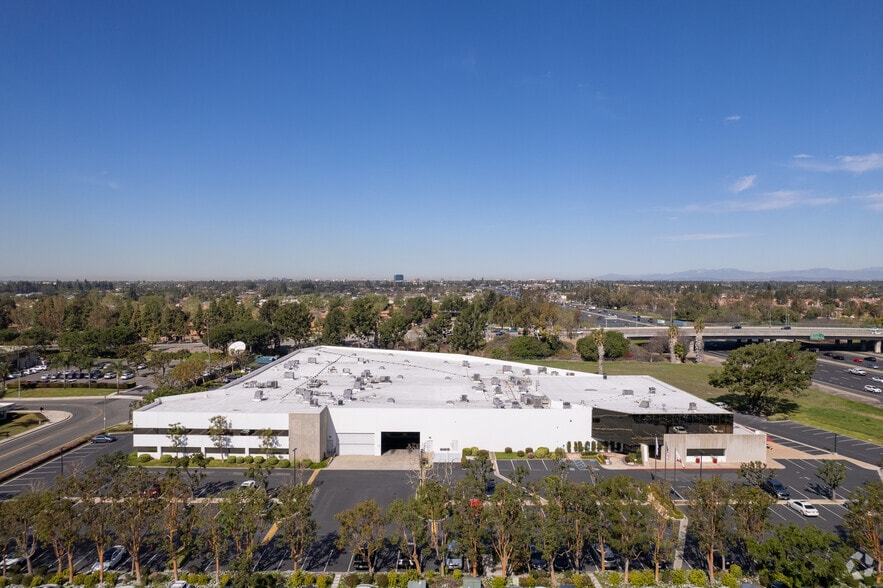 2441 Michelle Dr, Tustin, CA à vendre - Aérien – Image 3 sur 8