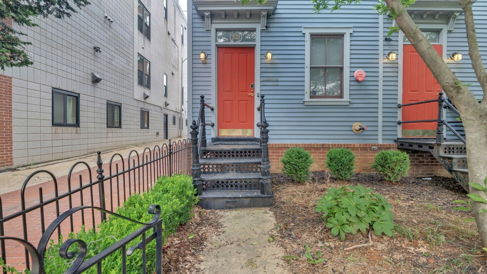 323 8th St NE, Washington, DC à vendre - Photo de l’immeuble – Image 2 sur 45