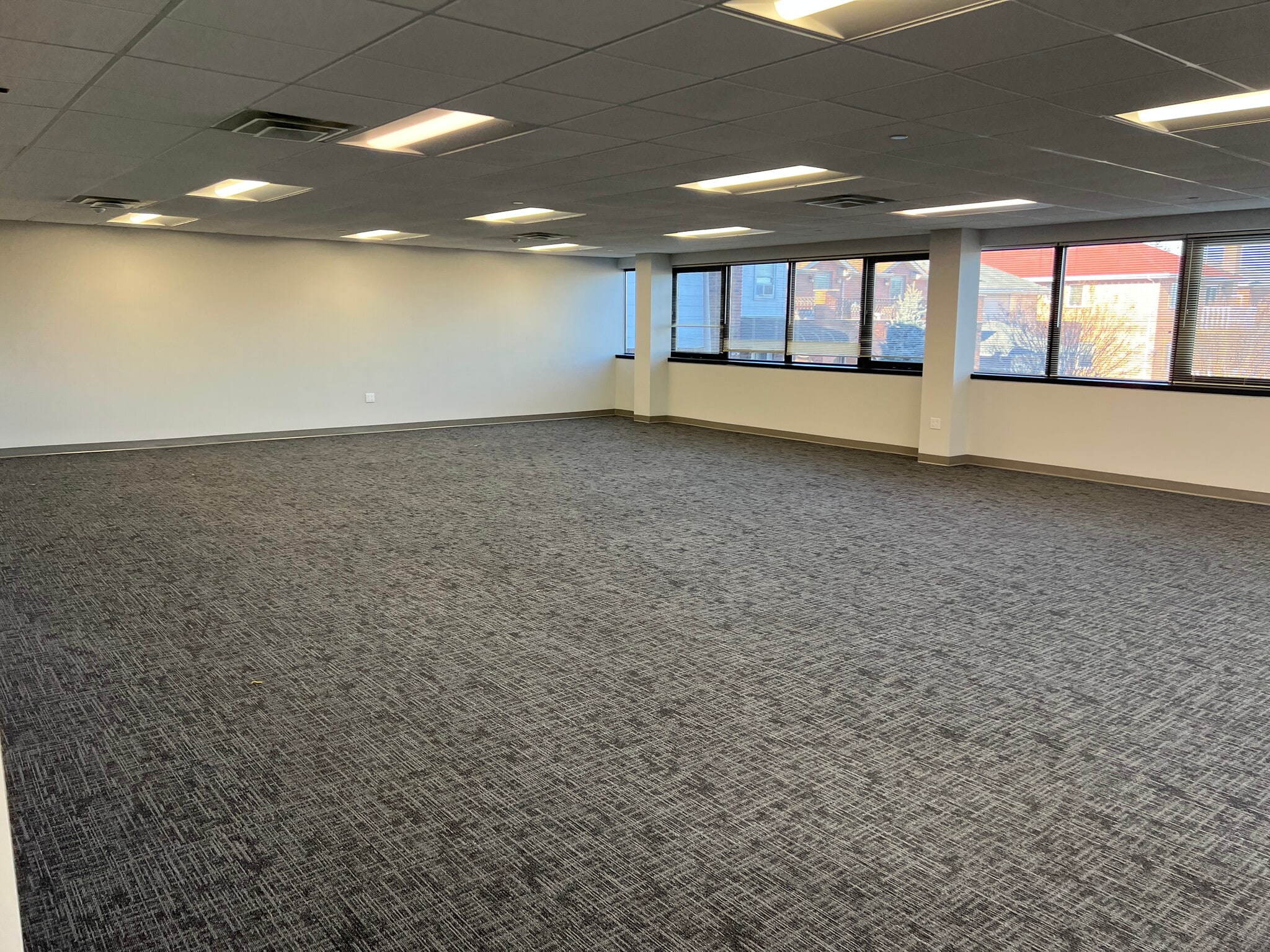 222-15 Northern Blvd, Bayside, NY à louer Photo intérieure– Image 1 sur 4