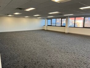 222-15 Northern Blvd, Bayside, NY à louer Photo intérieure– Image 1 sur 4