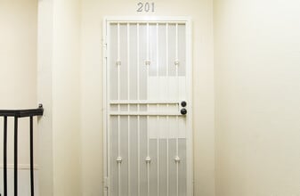 801-823 W Whittier Blvd, Montebello, CA à louer Photo intérieure– Image 2 sur 10