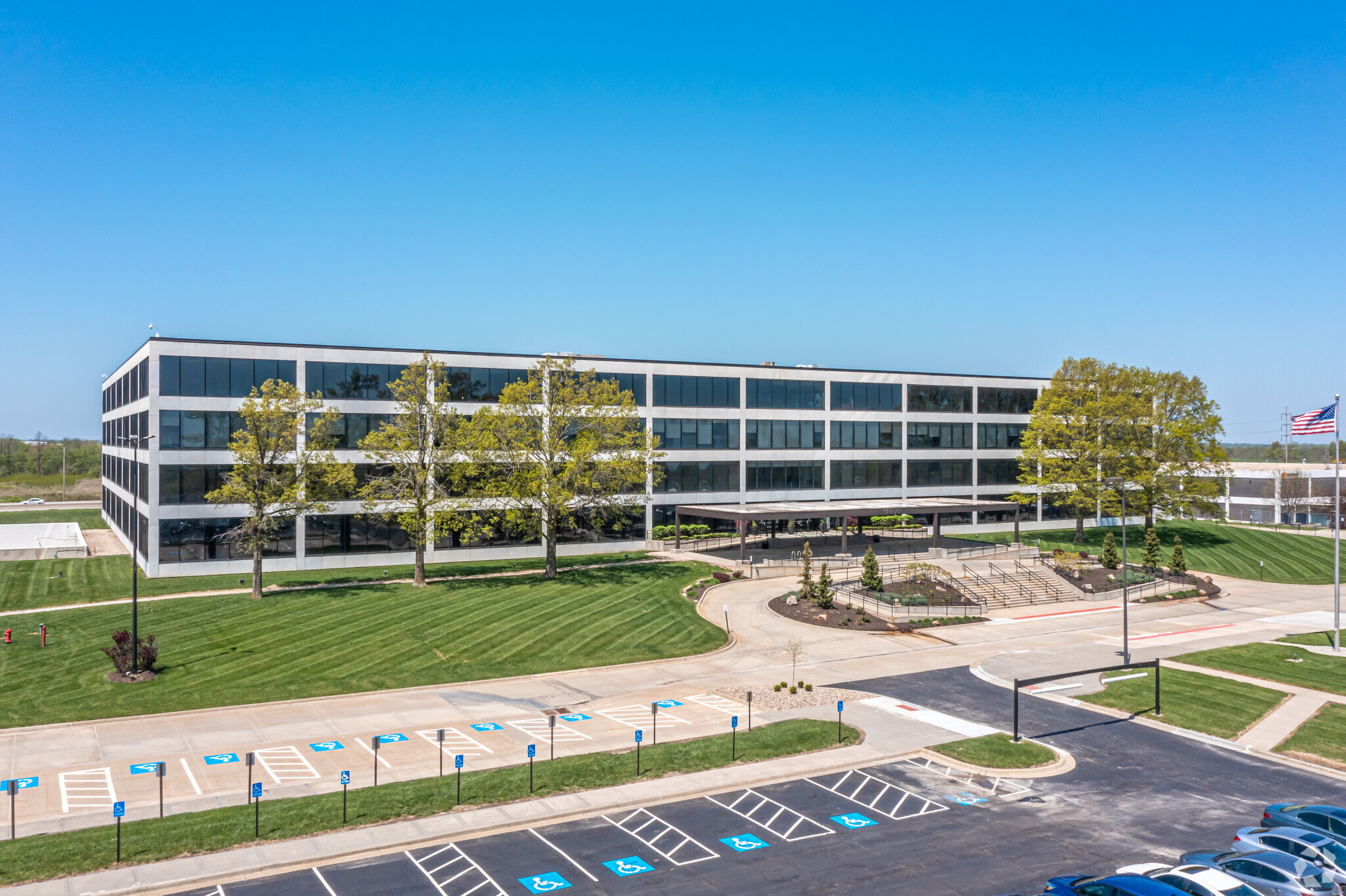 11500 NW Ambassador Dr, Kansas City, MO à louer Photo de l’immeuble– Image 1 sur 16