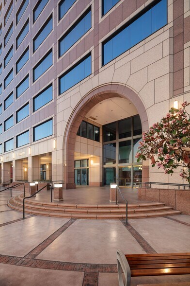 7676 Hazard Center Dr, San Diego, CA à louer - Photo de l’immeuble – Image 3 sur 12