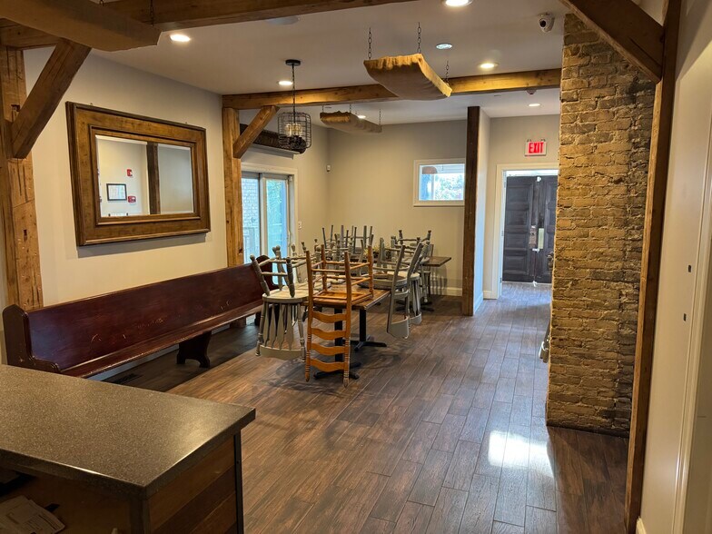 117 North Ave, Barrington, IL à louer - Photo de l’immeuble – Image 2 sur 10