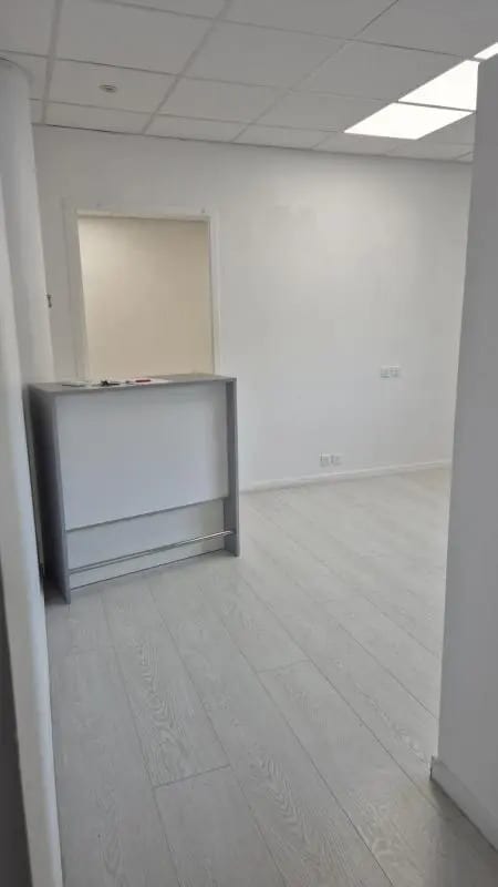 Bureau dans Saint-Victoret à louer Photo de l’immeuble– Image 1 sur 5