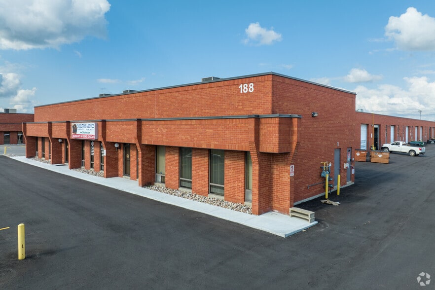 188 Wilkinson Rd, Brampton, ON à louer - Photo principale – Image 1 sur 4