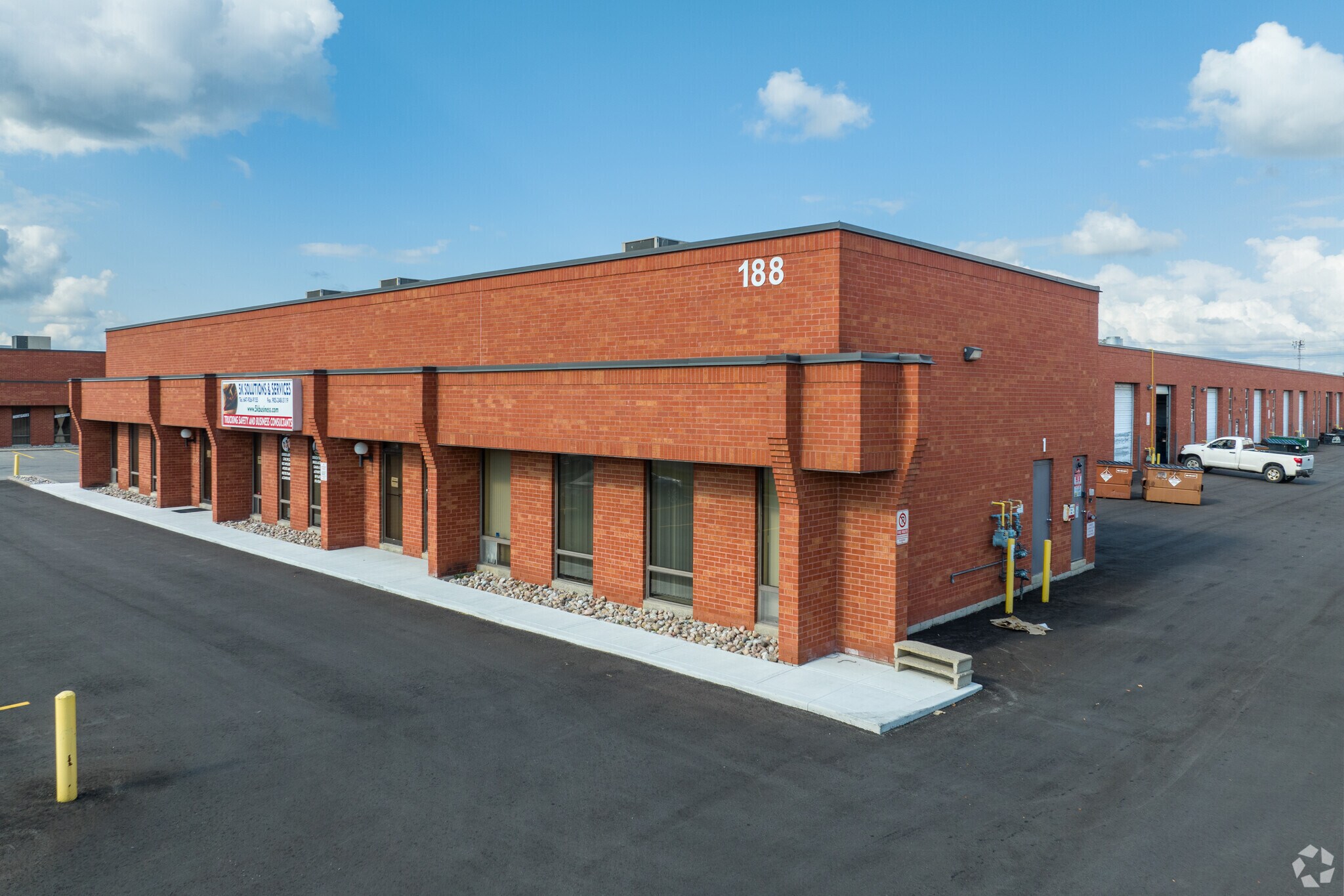 188 Wilkinson Rd, Brampton, ON à louer Photo principale– Image 1 sur 5