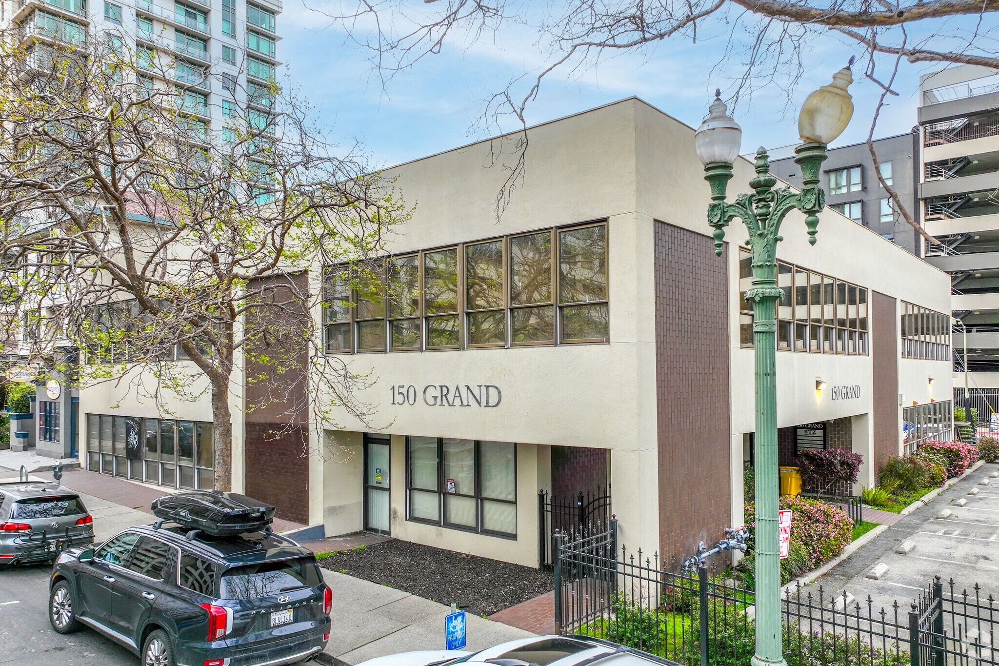 150 Grand Ave, Oakland, CA à louer Photo principale– Image 1 sur 8