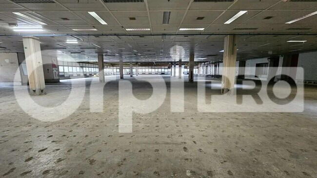 Plus de détails pour Industriel/Logistique à louer