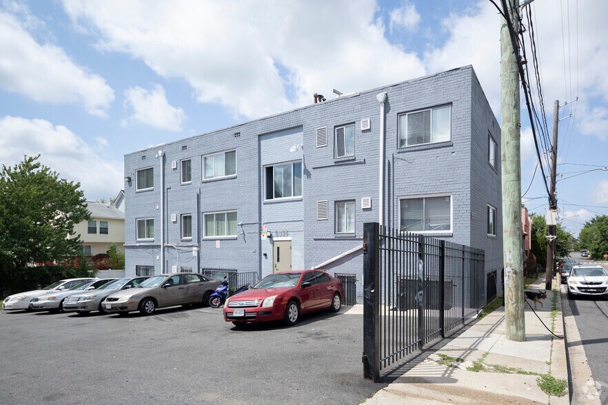 5047-5049 D St SE, Washington, DC à vendre - Photo de l’immeuble – Image 3 sur 11