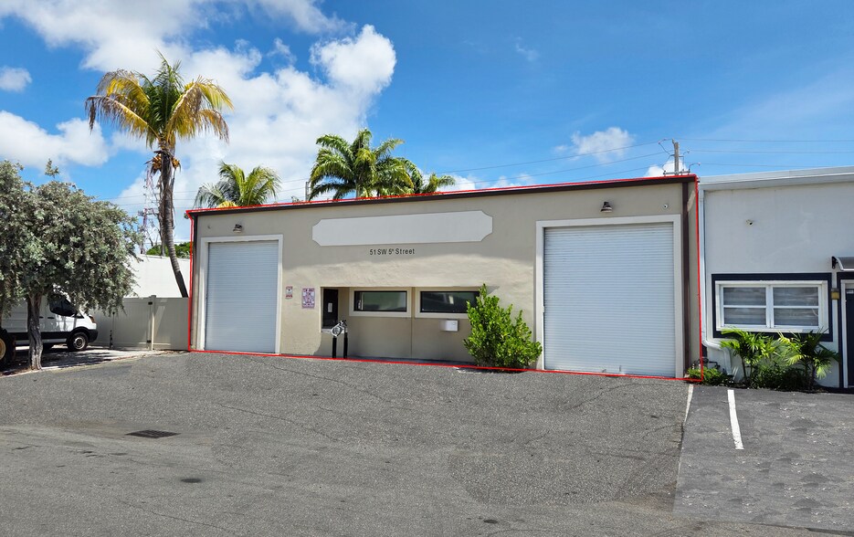 51 SW 5th St, Pompano Beach, FL à louer - Photo de l’immeuble – Image 1 sur 13
