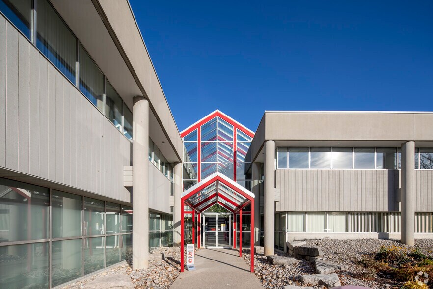 60 Centurian Dr, Markham, ON à louer - Photo de l’immeuble – Image 3 sur 8