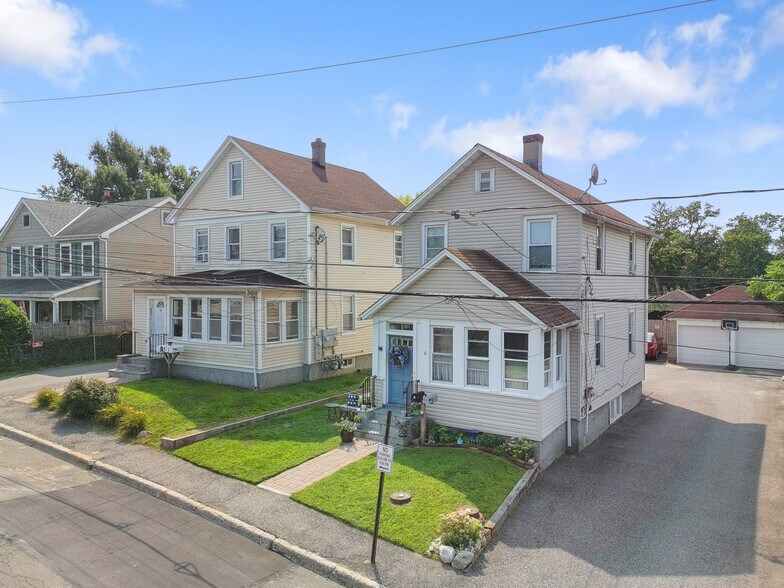 8 Chadwick St, Glen Cove, NY à vendre - Photo de l’immeuble – Image 2 sur 13