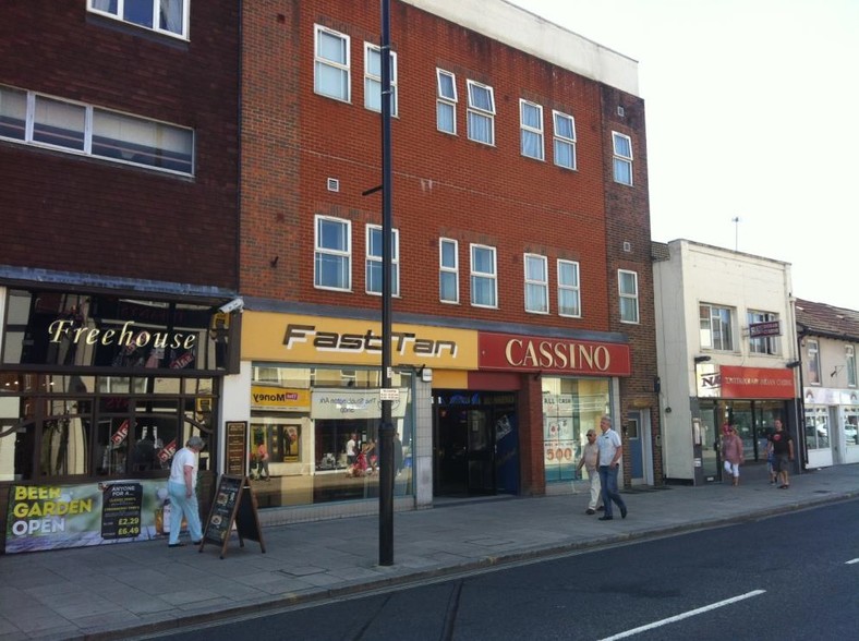 110-112 West St, Fareham à vendre - Photo de l’immeuble – Image 1 sur 1