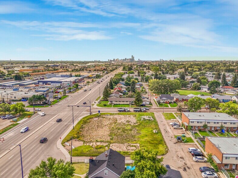 13408 Fort Rd NW, Edmonton, AB à louer - Photo de l’immeuble – Image 2 sur 15