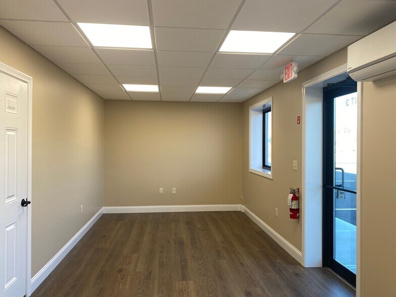 6 Ricketts Pond Drive, Carver, MA à louer - Photo de l’immeuble – Image 3 sur 13