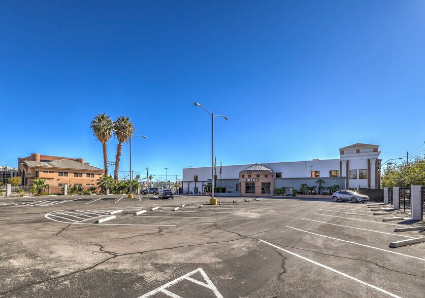 730 Las Vegas Blvd S, Las Vegas, NV à vendre - Photo de l’immeuble – Image 3 sur 37