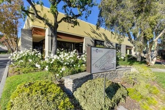 31304-31348 Via Colinas, Westlake Village, CA à louer Photo de l’immeuble– Image 2 sur 4