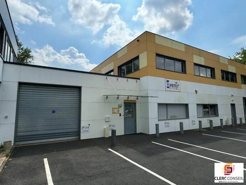 Bureau dans Mont-Saint-Aignan à louer - Photo de l’immeuble – Image 1 sur 24