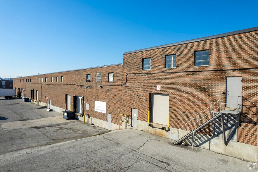 480 Tapscott Rd, Toronto, ON à louer - Photo de l’immeuble – Image 3 sur 5