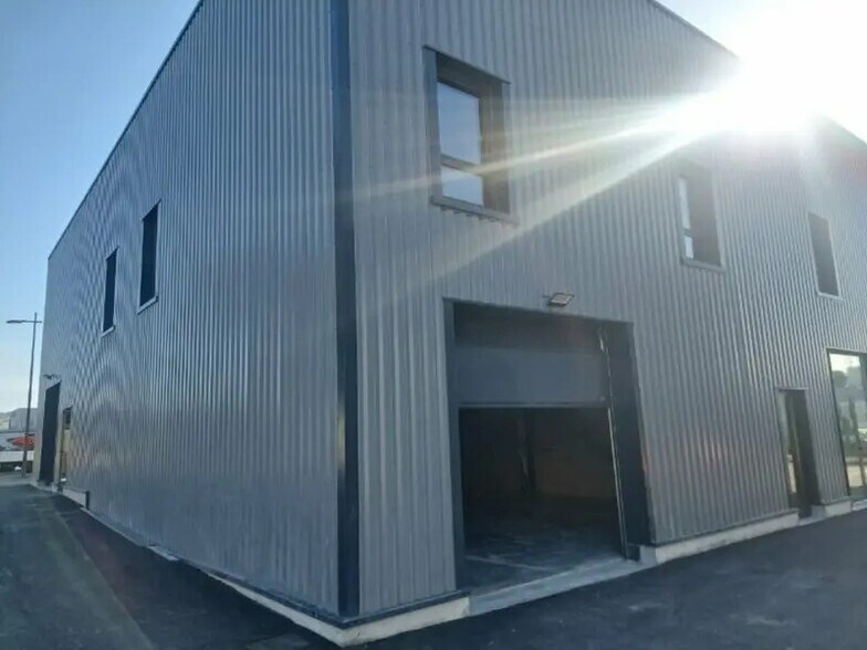 Industriel/Logistique dans Vedène à vendre - Photo de l’immeuble – Image 3 sur 6