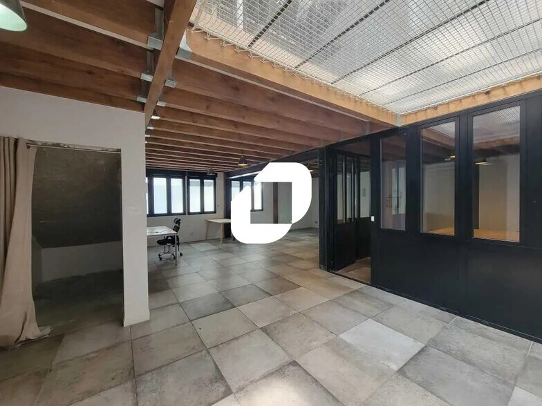 Bureau dans Ivry-sur-Seine à louer - Photo de l’immeuble – Image 2 sur 5