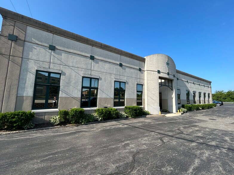 747 Lake Cook Rd, Deerfield, IL à louer - Photo de l’immeuble – Image 3 sur 9