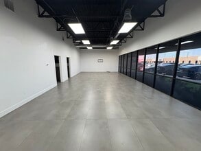 2636 Walnut Hill Ln, Dallas, TX à louer Photo intérieure– Image 2 sur 4