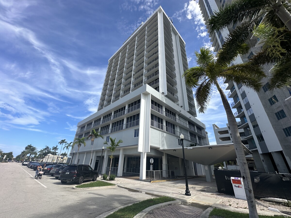1720 Harrison St, Hollywood, FL 33020 - Lot 5A - - Photo intérieure - Image 1 of 30