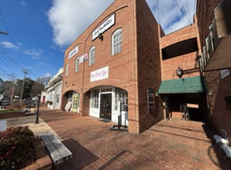 2486 Rivermont Ave, Lynchburg, VA à louer - Photo de l’immeuble – Image 3 sur 5
