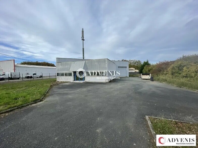 Local d’activités dans Carbon-Blanc à louer - Photo de l’immeuble – Image 2 sur 2