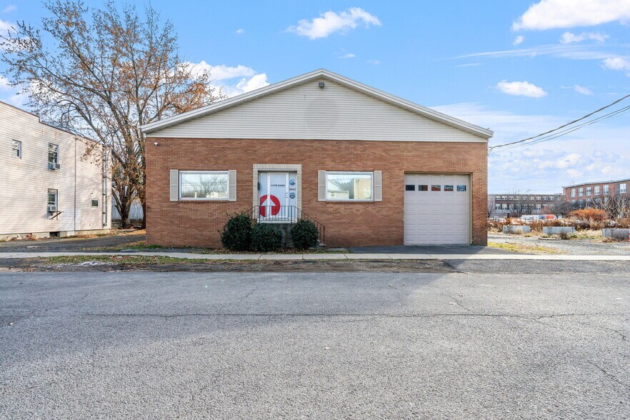 444 Washington St, Rensselaer, NY à louer - Photo de l’immeuble – Image 1 sur 9