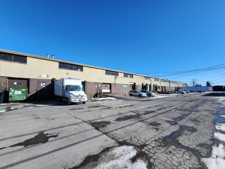 3400 Boul Losch, Longueuil, QC à louer - Photo de l’immeuble – Image 3 sur 15
