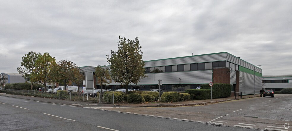 Springfield Rd, Hayes à louer - Photo principale – Image 1 sur 2