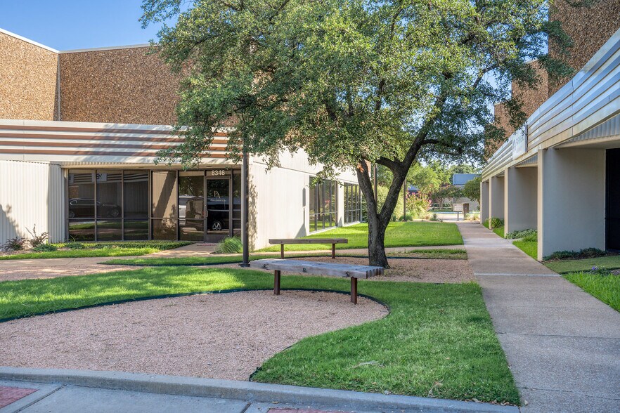 8302-8328 Sterling St, Irving, TX à louer - Photo de l’immeuble – Image 1 sur 11