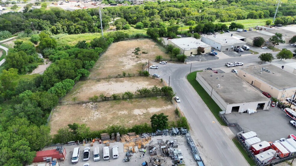 9807 Cobb St, San Antonio, TX à louer - Vidéo sur l’annonce professionnelle – Image 2 sur 3