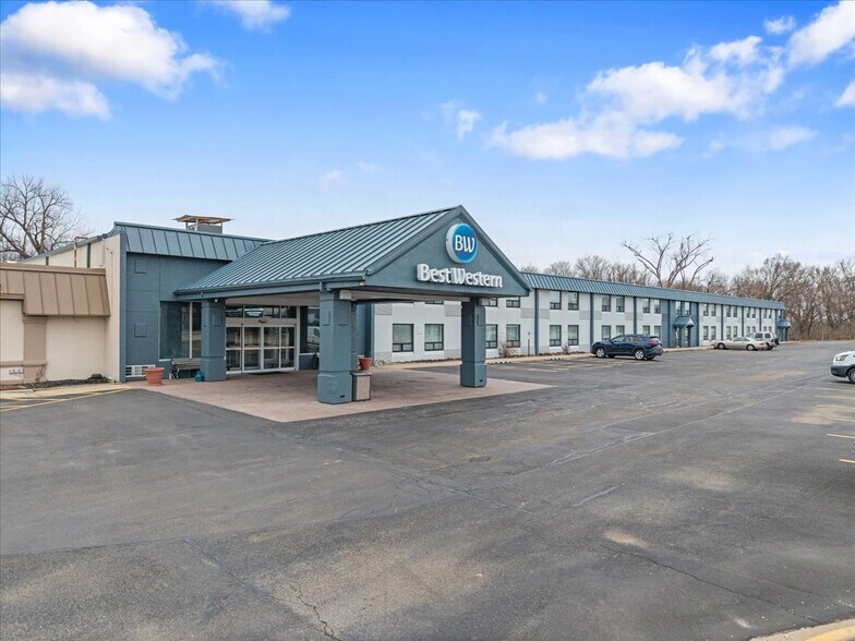 2105 1st Ave, Rock Falls, IL à vendre - Photo de l’immeuble – Image 2 sur 26