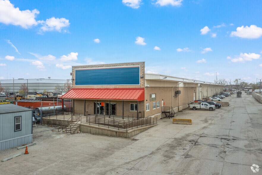 977 W Cermak Rd, Chicago, IL à louer - Photo de l’immeuble – Image 1 sur 7